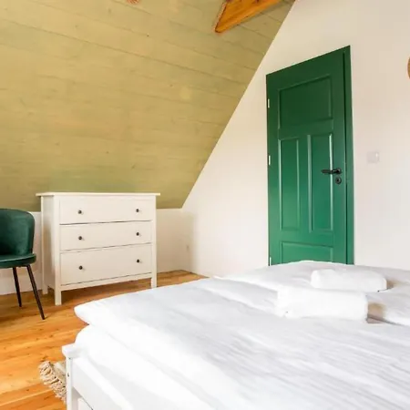 Dom wakacyjny 2 Bedroom Awesome In Rowy (Pomerania)