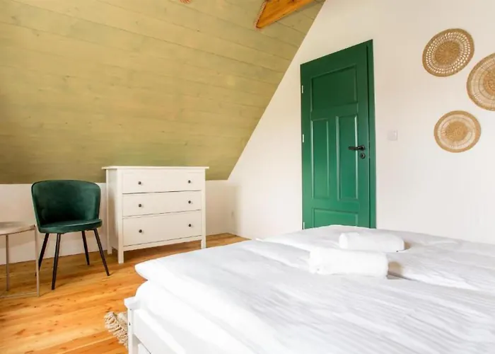 Vakantiehuis 2 Bedroom Awesome In Rowy (Pomerania)