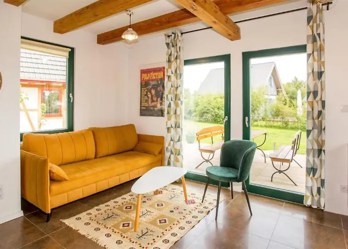 2 Bedroom Awesome In Vakantiehuis Rowy (Pomerania)